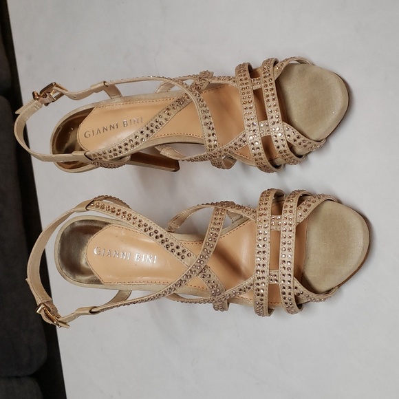 Gianni Bini Gold Platform Heels - Picture 2 of 7